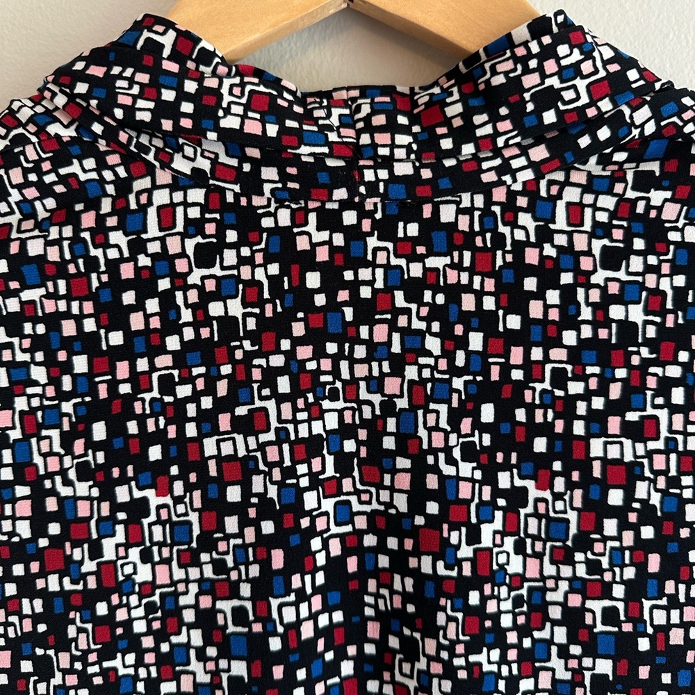 Vince Camuto Sleeveless Blouse, Geometric Print, V-neck, Women’s Size M - Picture 9 of 10